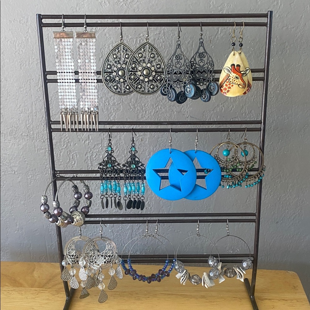 Bundle Sale 3 for $25 | Vintage 1
Earrings bracelets